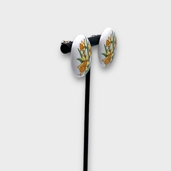 Vintage Ceramic Transfer Yellow Tulip Oval Pierced Earrings - Picture 6 of 10